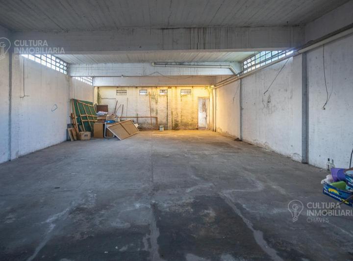 Local comercial · 374m²