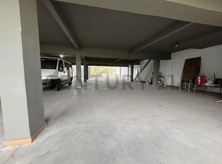 Local comercial · 385m² · 2 Ambientes · 2 Cocheras