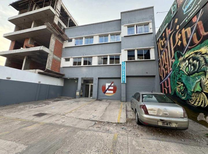 Local comercial · 245m² · 8 Cocheras