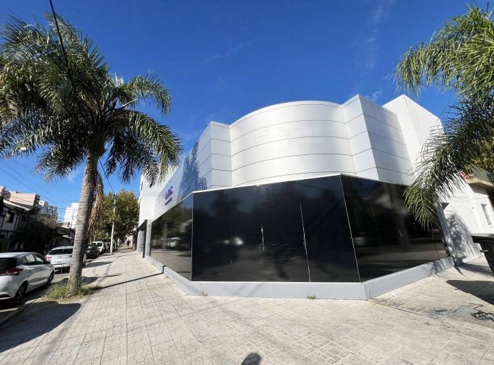 Local comercial · 877m²