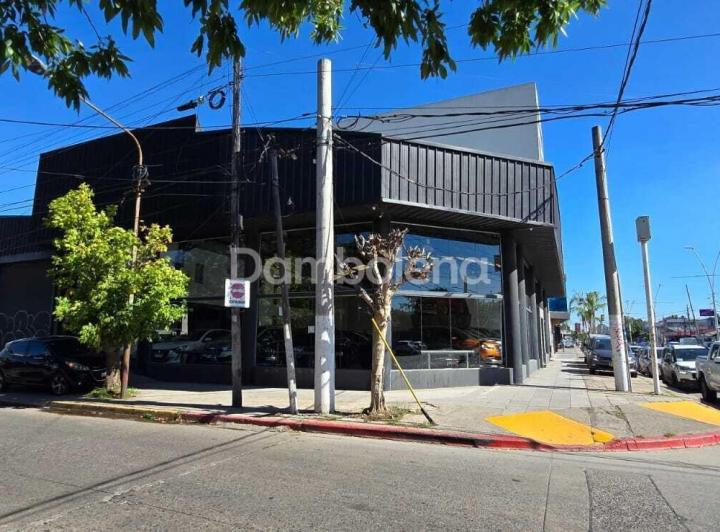Local comercial · 598m²