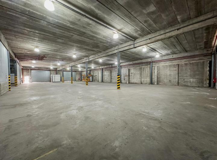 Depósito · 1200m² · 1 Ambiente · 5 Cocheras