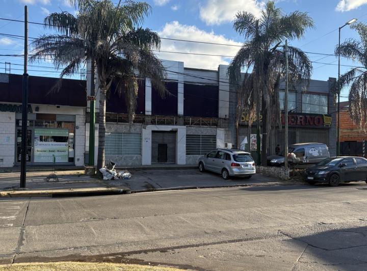 Edificio · 374m²
