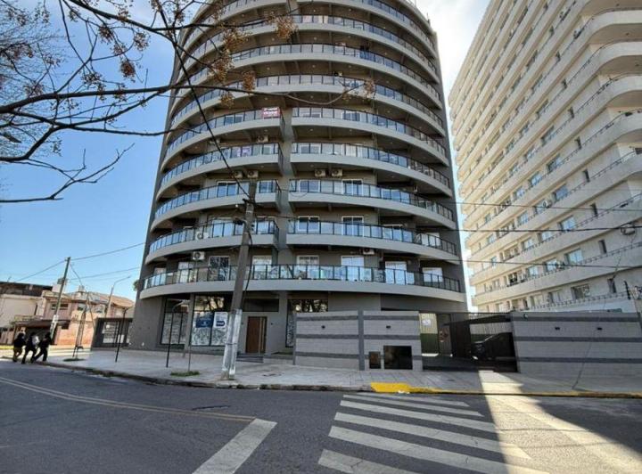 Oficina comercial · 160m² · 8 Ambientes · 1 Cochera
