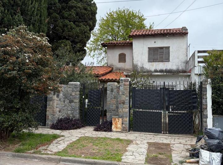 Casa · 100m² · 4 Ambientes · 1 Cochera