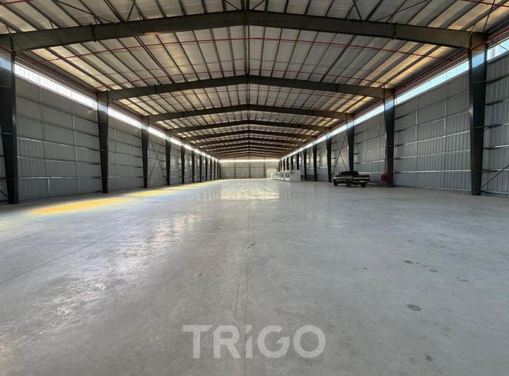 Bodega-Galpón · 2340m² · 2 Ambientes · 5 Cocheras