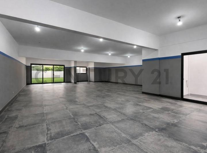 Local comercial · 212m²