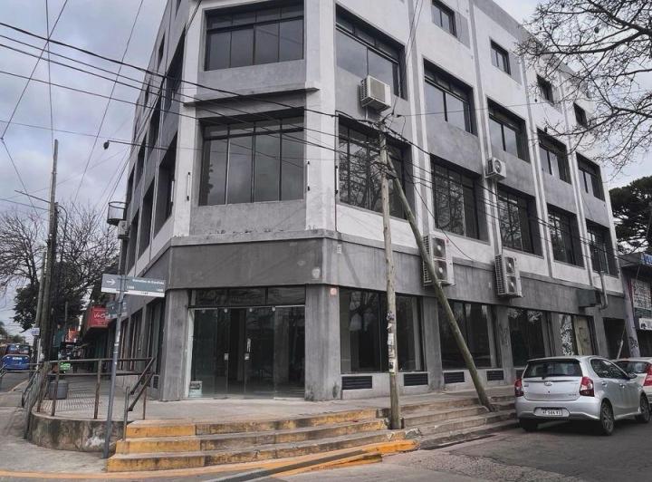 Local comercial · 210m²