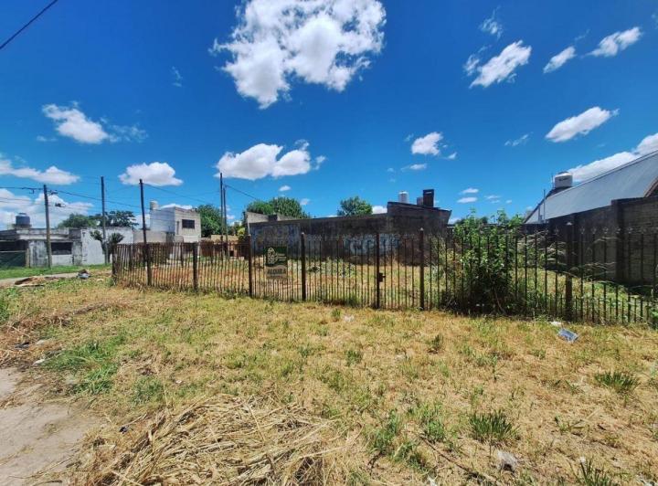 Terreno · 215m²