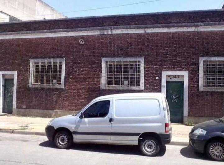 Bodega-Galpón · 450m² · 6 Ambientes · 2 Cocheras