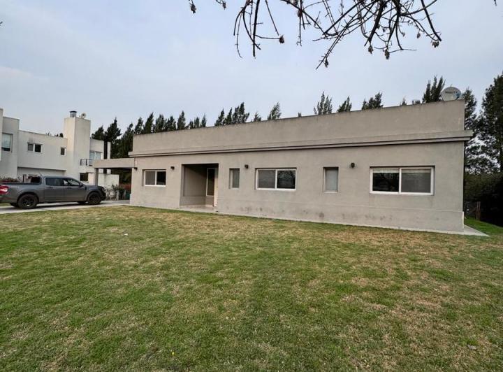 Casa · 160m² · 4 Ambientes · 4 Cocheras