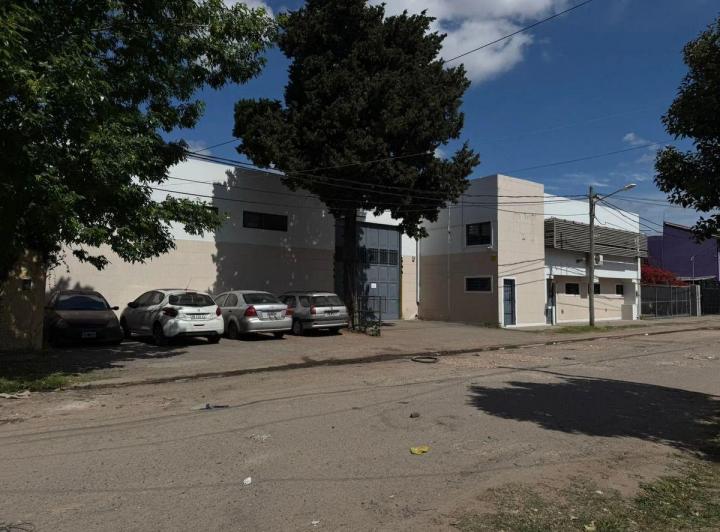 Bodega-Galpón · 1000m² · 4 Cocheras