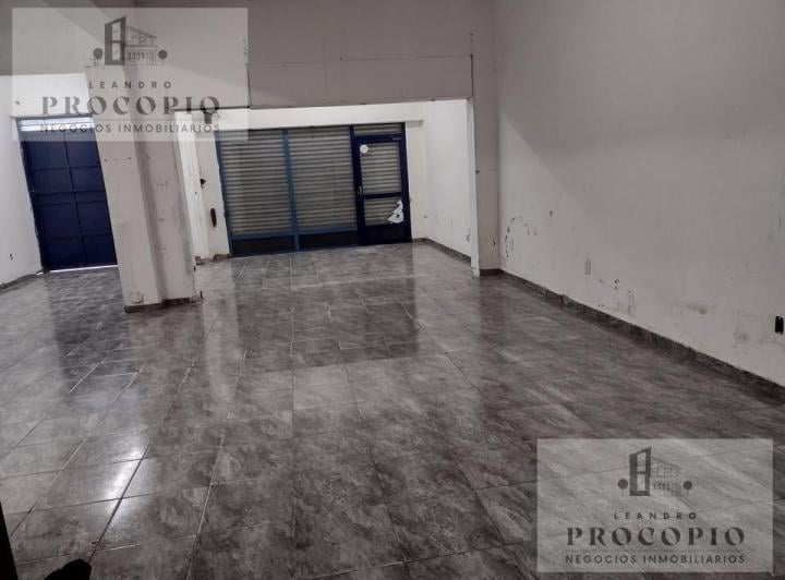 Local comercial · 200m²