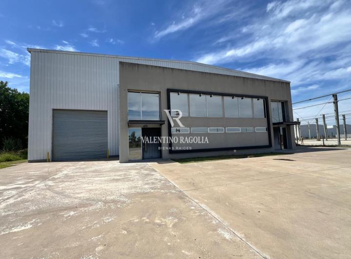 Bodega-Galpón · 1600m² · 8 Ambientes
