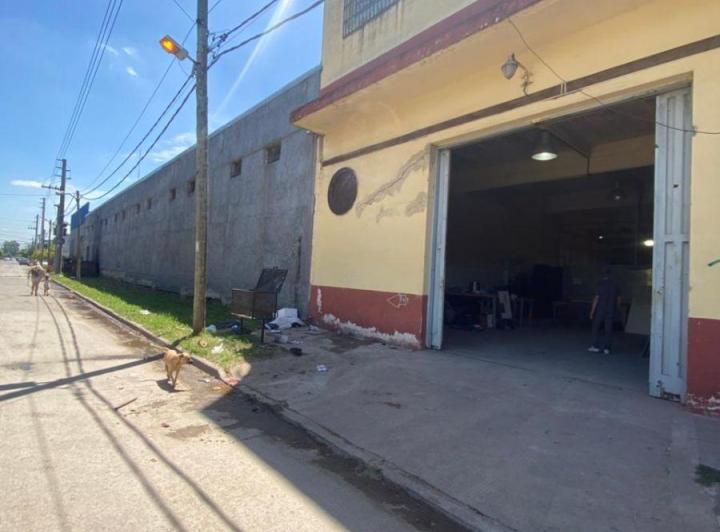Bodega-Galpón · 950m² · 6 Ambientes