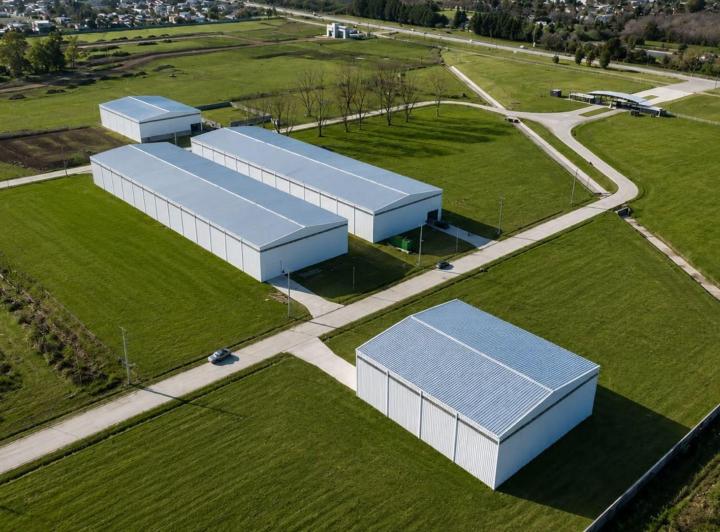 Depósito · 999m²