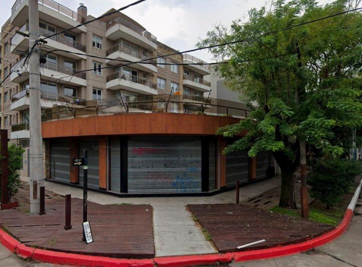 Local comercial · 240m²
