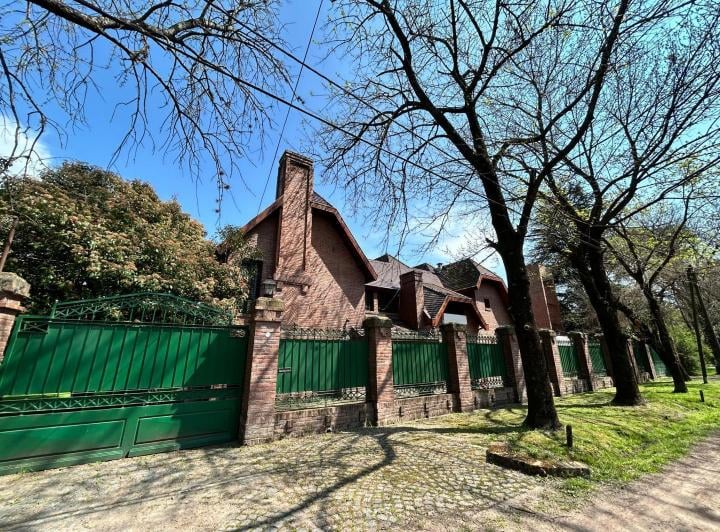 Quinta vacacional · 240m² · 5 Ambientes · 4 Cocheras