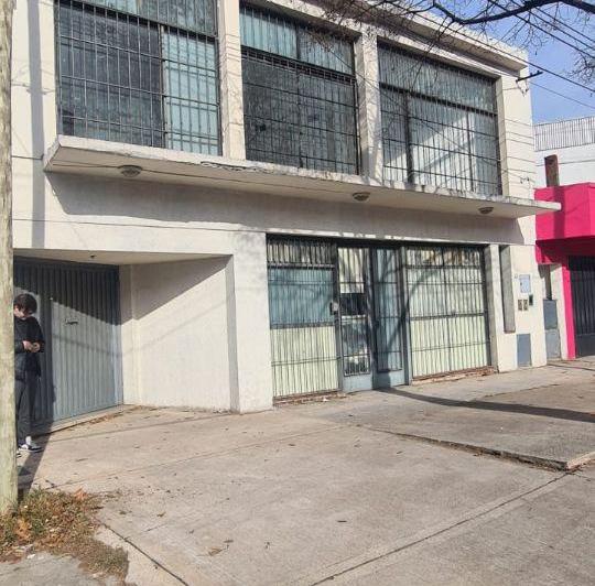 Local comercial · 166m²