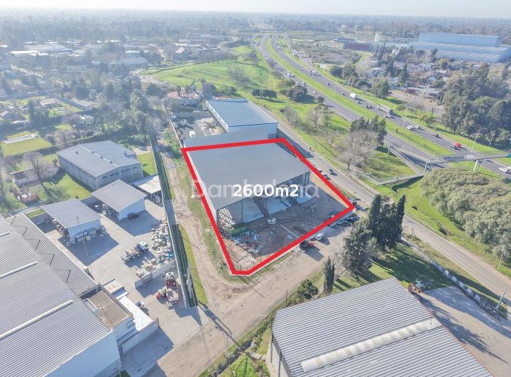 Local comercial · 2600m²