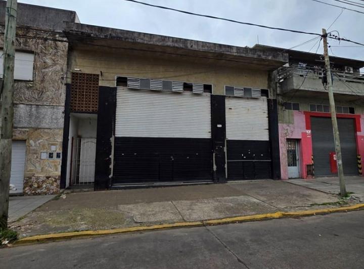 Local comercial · 240m² · 1 Cochera