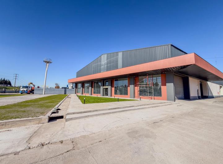 Local comercial · 280m² · 1 Ambiente · 40 Cocheras