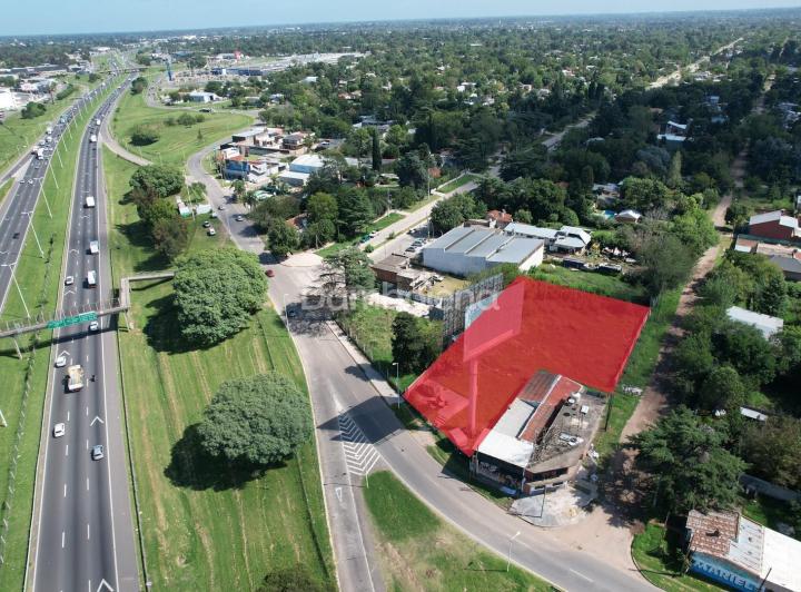 Terreno · 2100m²
