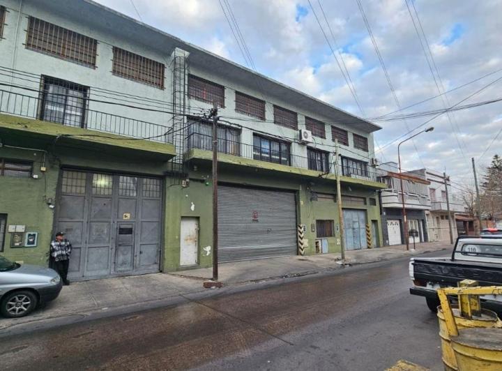 Bodega-Galpón · 1800m² · 5 Ambientes