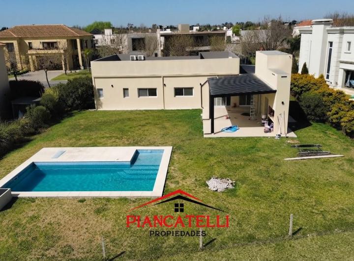 Casa · 180m² · 4 Ambientes · 5 Cocheras