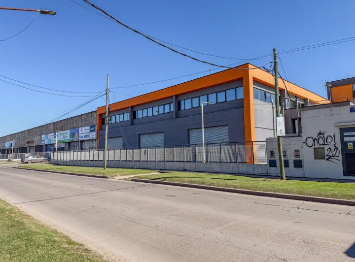 Local comercial · 1200m² · 1 Ambiente · 5 Cocheras