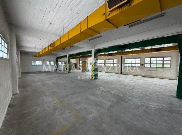 Depósito · 1400m² · 5 Ambientes · 7 Cocheras