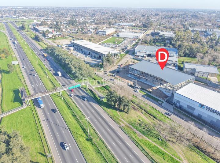 Local comercial · 2600m²