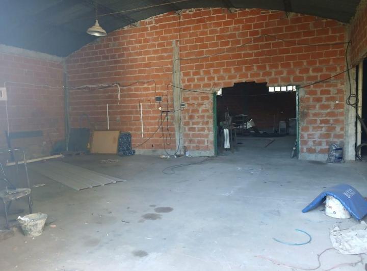 Bodega-Galpón · 170m² · 1 Ambiente · 1 Cochera