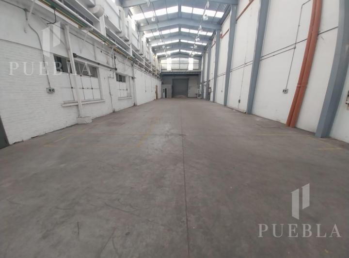 Depósito · 699m²