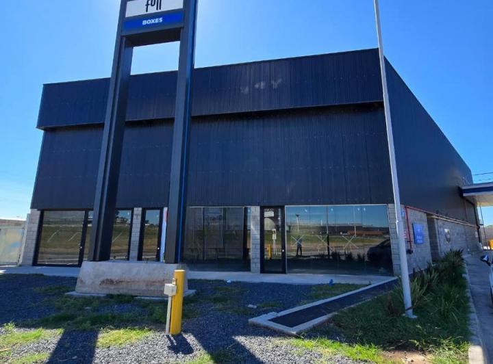 Local comercial · 710m²