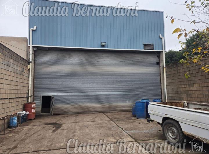 Bodega-Galpón · 200m² · 3 Ambientes · 2 Cocheras