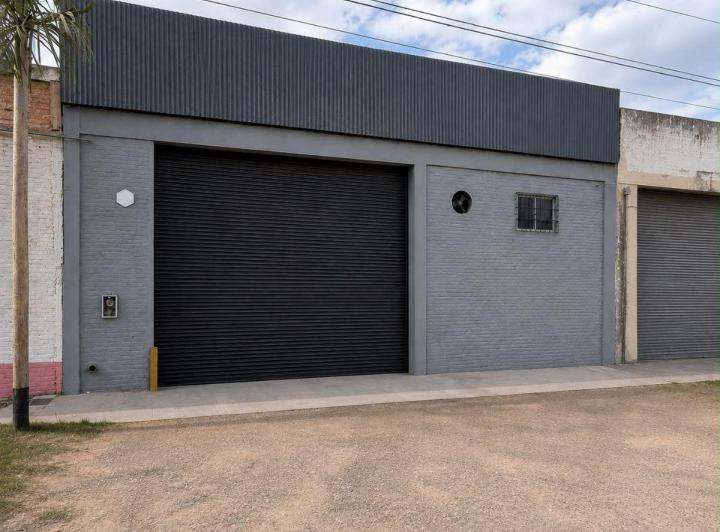 Bodega-Galpón · 300m² · 2 Ambientes