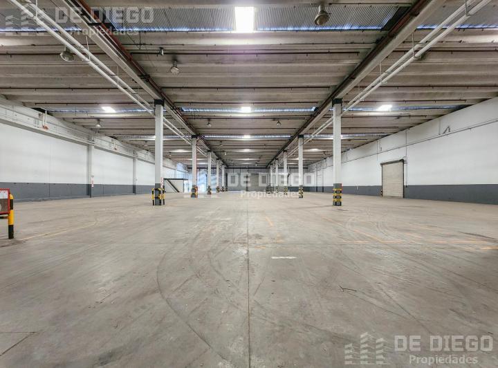 Depósito · 4927m²