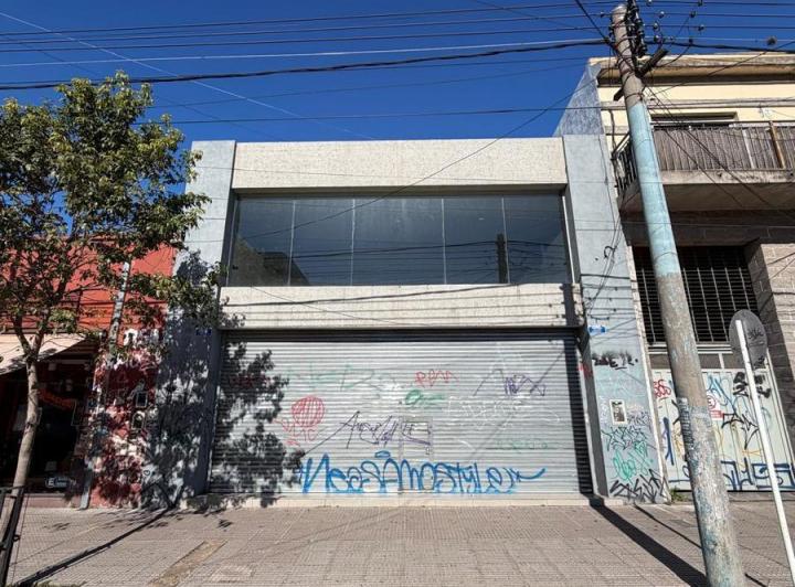 Local comercial · 230m²