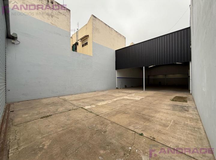 Local comercial · 230m²