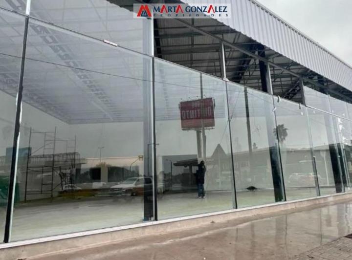 Local comercial · 640m² · 1 Ambiente · 5 Cocheras