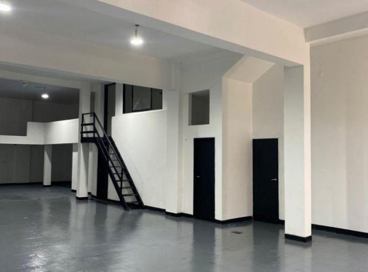 Bodega-Galpón · 205m² · 1 Ambiente · 5 Cocheras