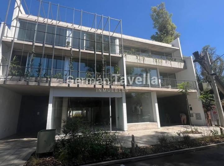 Oficina comercial · 144m² · 1 Cochera