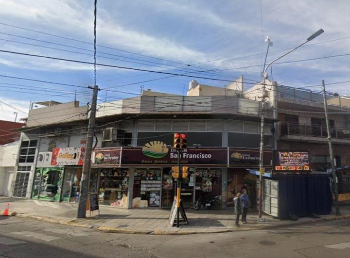 Local comercial · 140m²