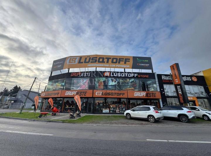 Local comercial · 471m² · 4 Ambientes · 6 Cocheras