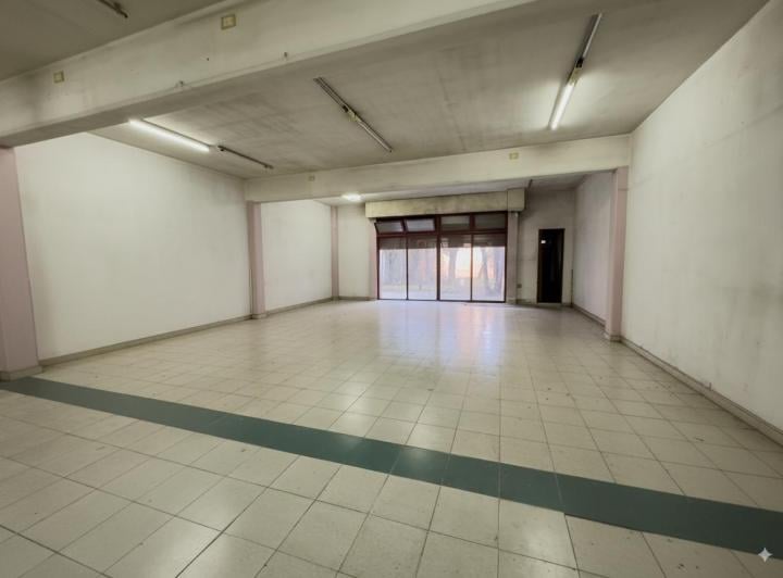 Local comercial · 701m²