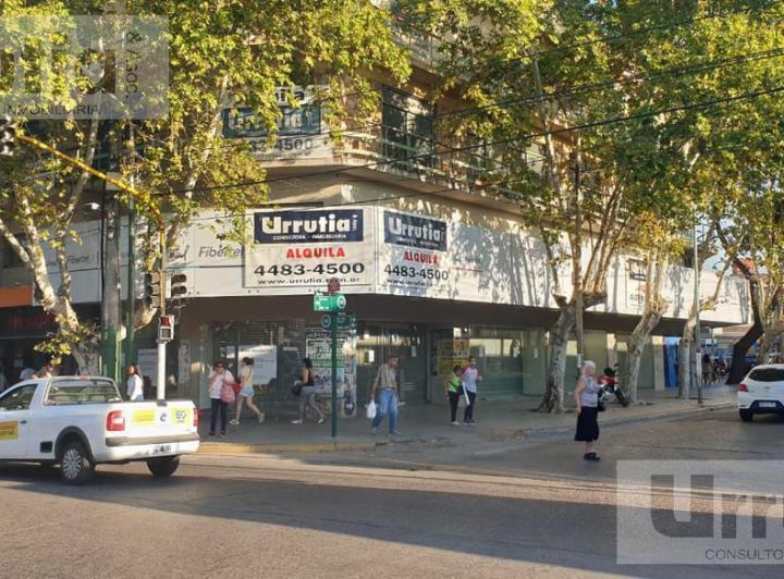Local comercial · 657m²