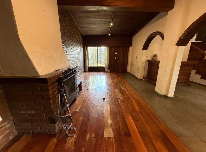 Casa · 344m² · 5 Ambientes · 4 Cocheras