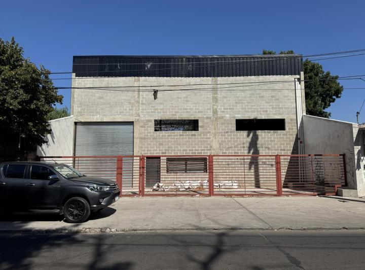 Bodega-Galpón · 900m² · 4 Cocheras