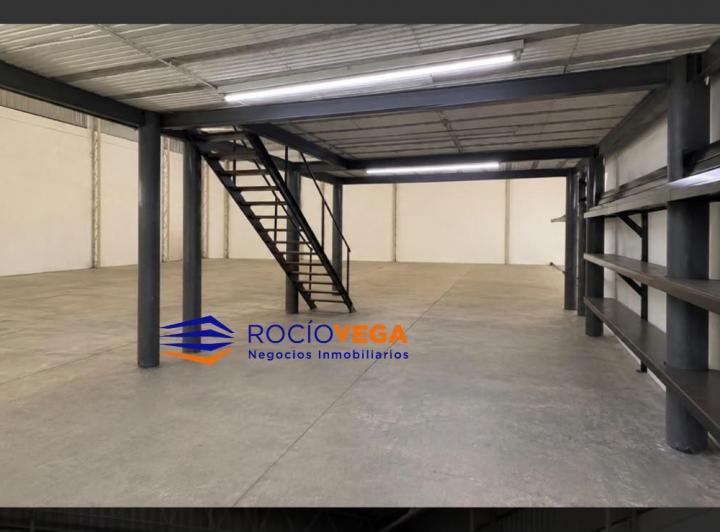 Bodega-Galpón · 900m² · 3 Ambientes